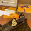 M47542 男女同款手包化妝包｜都會輪廓選輯｜商品實拍視角 05