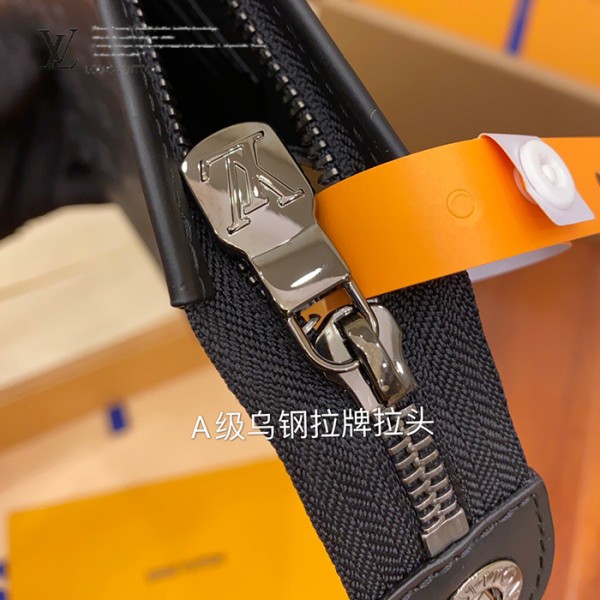 gucciaaa-38680-gallery-75536-42f241c147fae252 M61692 手包|都會輪廓選輯|商品實拍視角 09