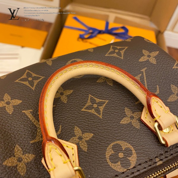 gucciaaa-38684-gallery-75573-4be98b1479a938a6 M61252 NANO mini枕頭包|都會輪廓選輯|商品實拍視角 05