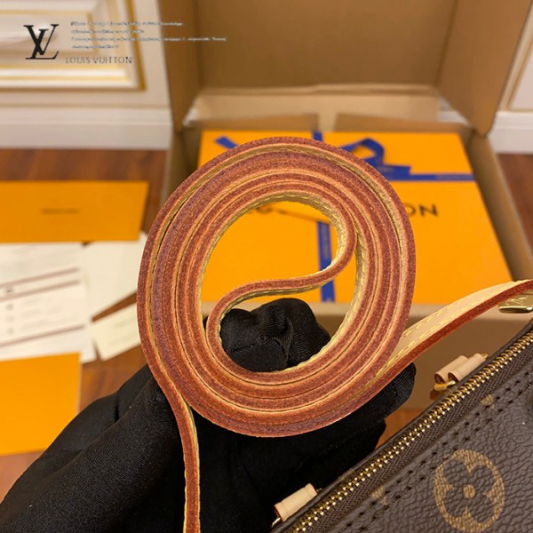 gucciaaa-38684-gallery-75577-ca6279c5fb29602e M61252 NANO mini枕頭包|都會輪廓選輯|商品實拍視角 09