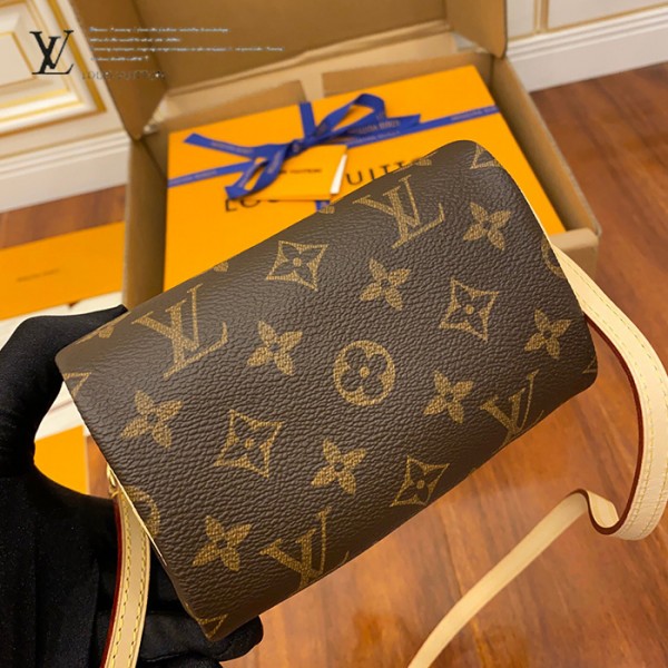 gucciaaa-38684-gallery-75579-7963b04d6ec1ee8f M61252 NANO mini枕頭包|都會輪廓選輯|商品實拍視角 11