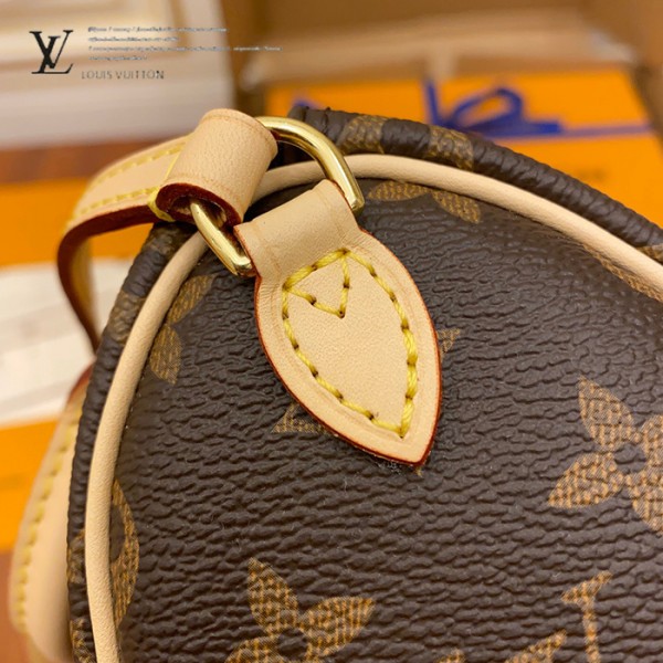 gucciaaa-38684-gallery-75581-08f0c1fbbd26b0c1 M61252 NANO mini枕頭包|都會輪廓選輯|商品實拍視角 13