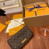 M40718 小號斜背包晚宴包｜都會輪廓選輯｜商品實拍視角 09