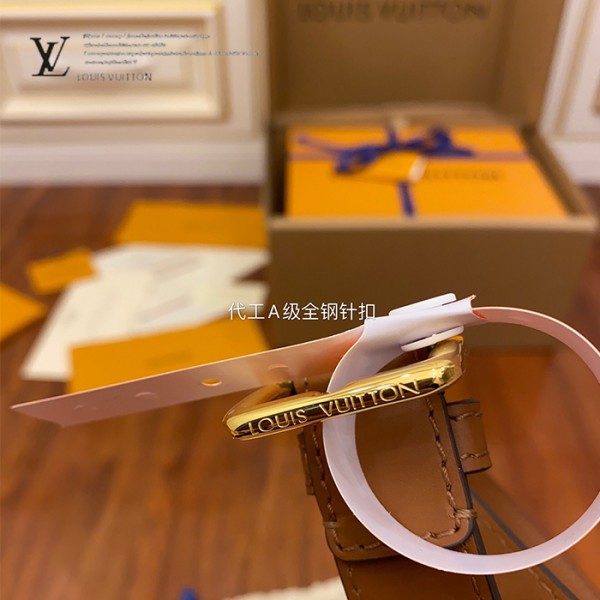 M68621 達芙妮MINI郵差包｜都會輪廓選輯｜商品實拍視角 02