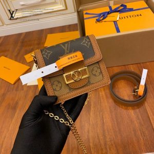 gucciaaa-38690-gallery-75639-4d2305976de0df93 M68621 達芙妮MINI郵差包|都會輪廓選輯|包款全貌與整體比例