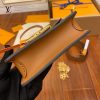 M68621 達芙妮MINI郵差包｜都會輪廓選輯｜商品實拍視角 13