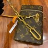 gucciaaa-38693-gallery-75686-07f45cf884785160 M44914 手機包|都會輪廓選輯|商品實拍視角 02