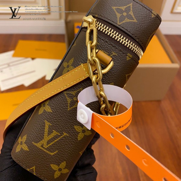 gucciaaa-38693-gallery-75689-a1364b80245f7e37 M44914 手機包|都會輪廓選輯|商品實拍視角 05