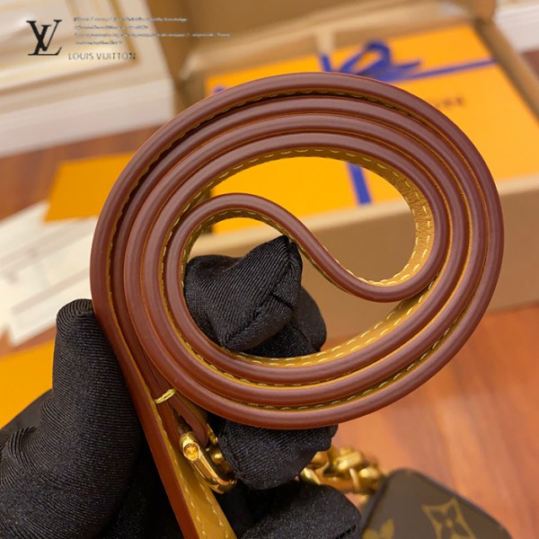 gucciaaa-38693-gallery-75690-5404405a8f62e26f M44914 手機包|都會輪廓選輯|商品實拍視角 06