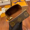 gucciaaa-38693-gallery-75699-08032af526636415 M44914 手機包|都會輪廓選輯|商品實拍視角 14