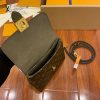 gucciaaa-38696-gallery-75729-295c574720832a79 M44797 手提斜背包|都會輪廓選輯|商品實拍視角 03