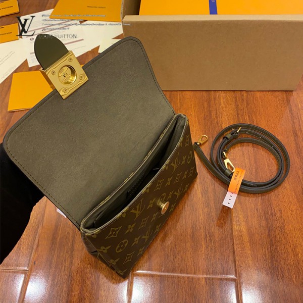 gucciaaa-38696-gallery-75729-295c574720832a79 M44797 手提斜背包|都會輪廓選輯|商品實拍視角 03