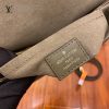gucciaaa-38696-gallery-75730-7de44e1f30d7b444 M44797 手提斜背包|都會輪廓選輯|使用場景與整體比例