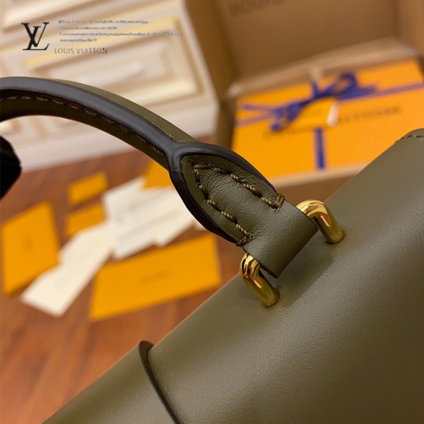 gucciaaa-38696-gallery-75737-9579ec3abb88cd73 M44797 手提斜背包|都會輪廓選輯|商品實拍視角 10