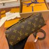 gucciaaa-38696-gallery-75740-ba372d3032648643 M44797 手提斜背包|都會輪廓選輯|商品實拍視角 13