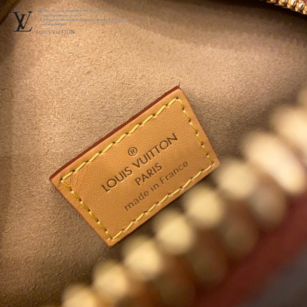 gucciaaa-38703-gallery-75821-7076b65c95edf0e6 M52294 化妝包圓餅包|都會輪廓選輯|商品實拍視角 08
