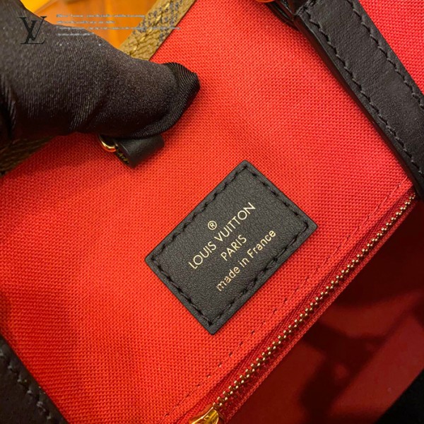 gucciaaa-38704-gallery-75826-b0361b3f9485ac61 M45321 購物袋|都會輪廓選輯|商品實拍視角 05