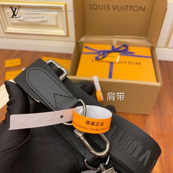 gucciaaa-38706-gallery-75855-346e5a7d6c7896f4 M69443 男士三合一郵差包|都會輪廓選輯|商品實拍視角 05