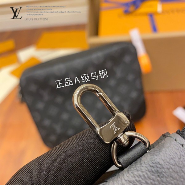 gucciaaa-38706-gallery-75857-50a21d0c3560fbd2 M69443 男士三合一郵差包|都會輪廓選輯|商品實拍視角 07