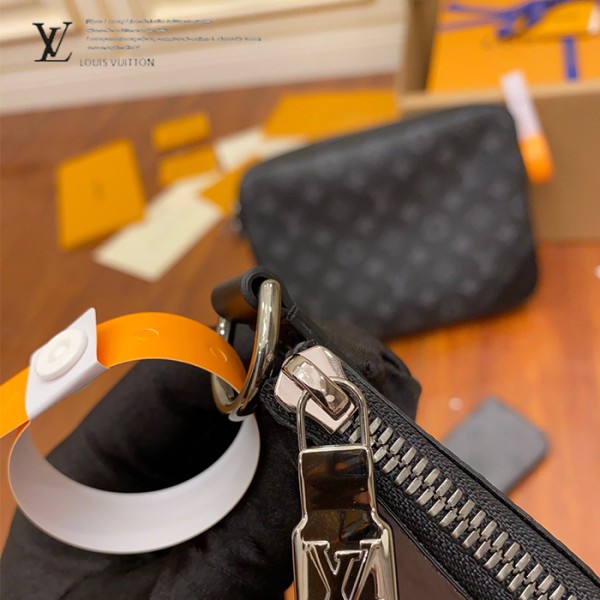 gucciaaa-38706-gallery-75859-cc842a05424ebbd3 M69443 男士三合一郵差包|都會輪廓選輯|商品實拍視角 09