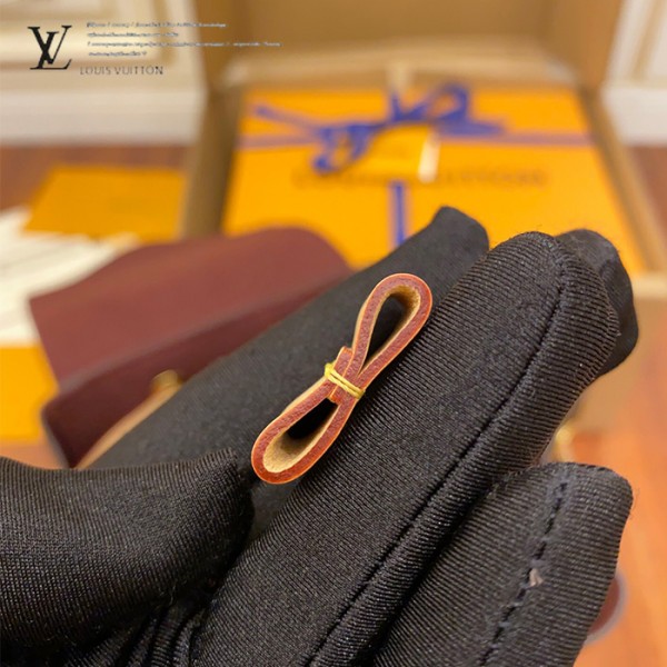gucciaaa-38714-gallery-75975-6534bac3a2c8a186 M43431 雙肩包|都會輪廓選輯|商品實拍視角 07