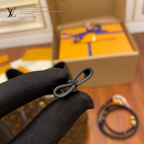 gucciaaa-38715-gallery-76001-55af16bc36e02db9 M44020 女士NOE水桶包|都會輪廓選輯|商品實拍視角 10