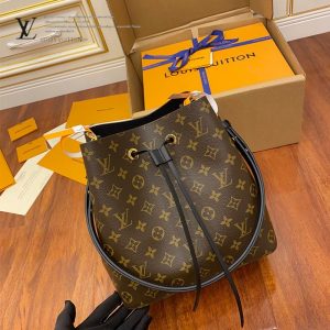 gucciaaa-38715-gallery-76003-707c73d4ddb2f466 M44020 女士NOE水桶包|都會輪廓選輯|包款全貌與整體比例