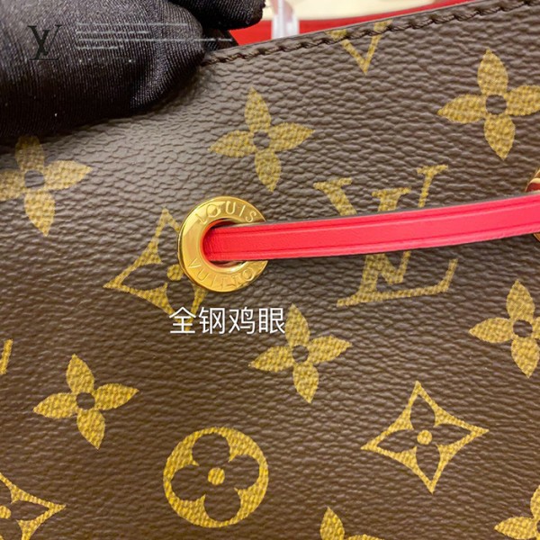 gucciaaa-38716-gallery-76011-b2d88f4662a65d64 M44021 水桶包|都會輪廓選輯|商品實拍視角 06