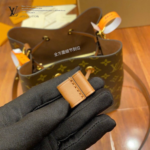 gucciaaa-38718-gallery-76030-70a9854cee296f06 M44887 水桶包|都會輪廓選輯|商品實拍視角 07