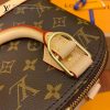 gucciaaa-38719-gallery-76033-2e0a764ad3ea987c M53152 ALMA bb 貝殼包|都會輪廓選輯|商品實拍視角 03