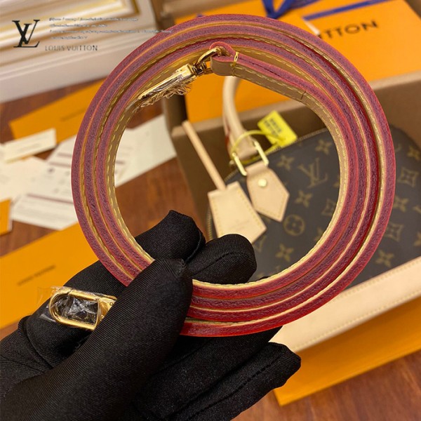 gucciaaa-38719-gallery-76035-880a0c236bd32df8 M53152 ALMA bb 貝殼包|都會輪廓選輯|商品實拍視角 05