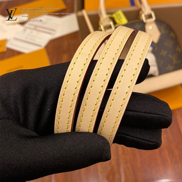 gucciaaa-38719-gallery-76036-ffd6867ae50acba4 M53152 ALMA bb 貝殼包|都會輪廓選輯|商品實拍視角 06