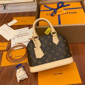 gucciaaa-38719-gallery-76038-bf137fa89b6a8788 M53152 ALMA bb 貝殼包|都會輪廓選輯|包款全貌與整體比例