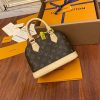 gucciaaa-38719-gallery-76040-fd7b4e0566312c83 M53152 ALMA bb 貝殼包|都會輪廓選輯|商品實拍視角 09