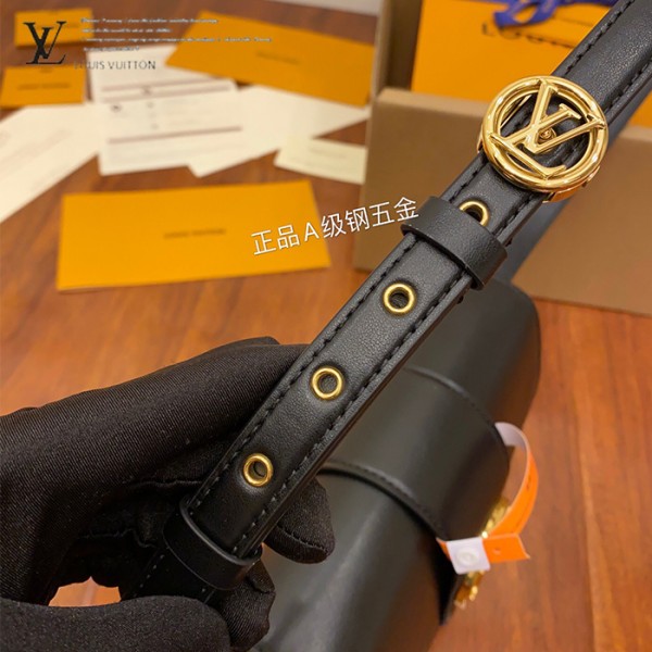gucciaaa-38720-gallery-76049-a590a0927cb9d722 M55948 女士郵差包|都會輪廓選輯|商品實拍視角 06