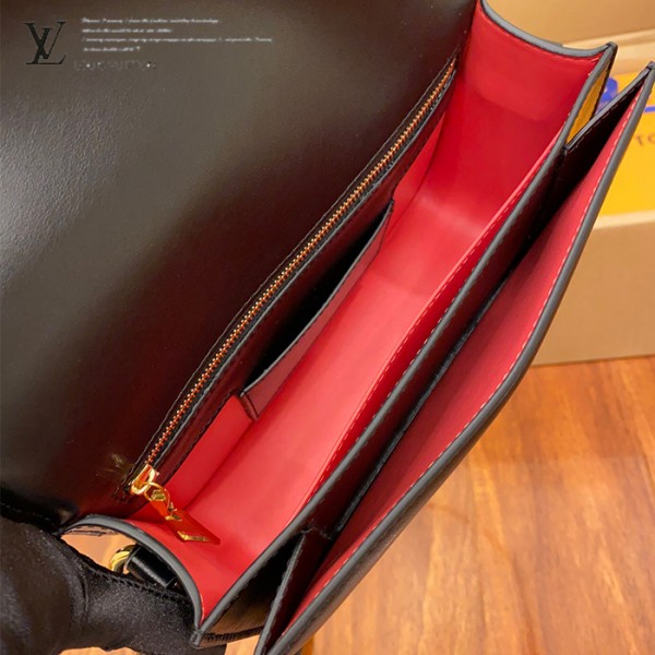 gucciaaa-38720-gallery-76054-758f6034ab238f82 M55948 女士郵差包|都會輪廓選輯|商品實拍視角 10