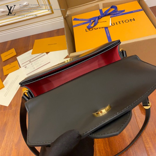 gucciaaa-38720-gallery-76055-2ac4d5e10676d35d M55948 女士郵差包|都會輪廓選輯|商品實拍視角 11