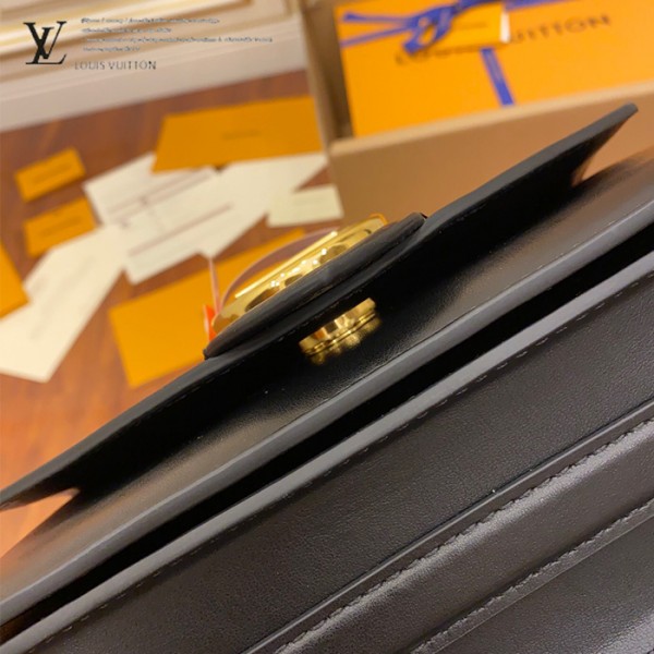 gucciaaa-38720-gallery-76058-618b46a113309d1f M55948 女士郵差包|都會輪廓選輯|商品實拍視角 14