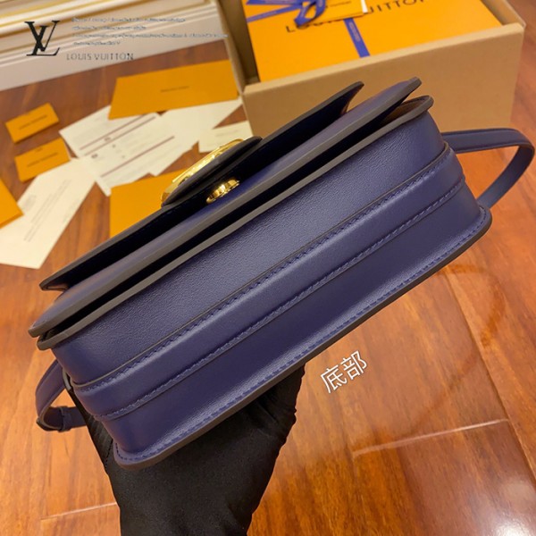 M55951 女士郵差包｜都會輪廓選輯｜商品實拍視角 11