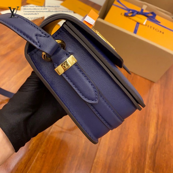 M55951 女士郵差包｜都會輪廓選輯｜商品實拍視角 18