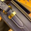 M55951 女士郵差包｜都會輪廓選輯｜商品實拍視角 19