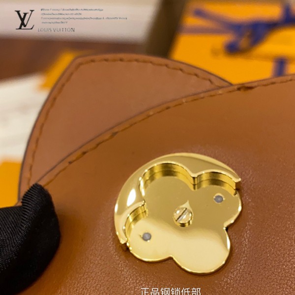 M55952 女士郵差包｜都會輪廓選輯｜商品實拍視角 15