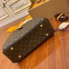 gucciaaa-38725-gallery-76138-f65e1c147125d289 M41056 中號蒙田包|都會輪廓選輯|商品實拍視角 07