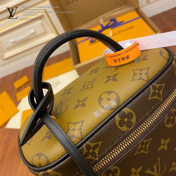 gucciaaa-38726-gallery-76155-895e2df6df54aad1 M45165 化妝包|都會輪廓選輯|商品實拍視角 06