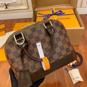 gucciaaa-38727-gallery-76161-adb761ab0c76a55f N41221 ALMA bb 貝殼包|都會輪廓選輯|包款全貌與整體比例