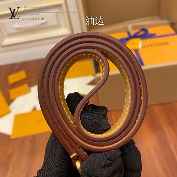 M68906 男女款斜背包｜都會輪廓選輯｜商品實拍視角 03