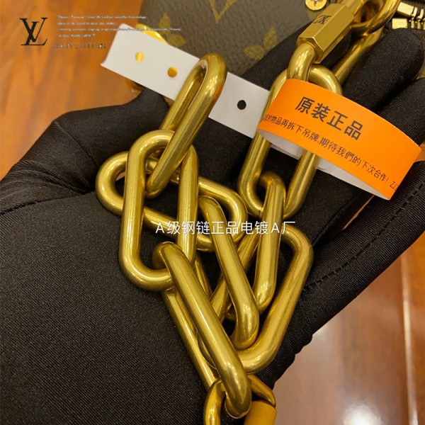 M68906 男女款斜背包｜都會輪廓選輯｜商品實拍視角 07