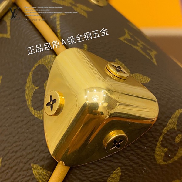 M68906 男女款斜背包｜都會輪廓選輯｜商品實拍視角 09