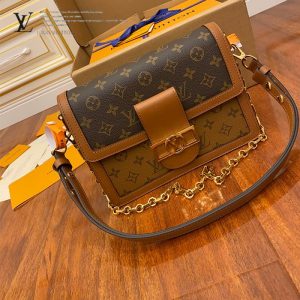 gucciaaa-38729-gallery-76183-a011deb9af7c1e35 M44391 達芙妮郵差包|都會輪廓選輯|包款全貌與整體比例
