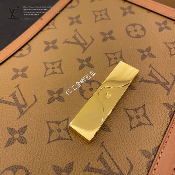 gucciaaa-38729-gallery-76185-f36a85c118913e7d M44391 達芙妮郵差包|都會輪廓選輯|商品實拍視角 10